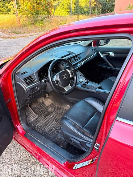 Lexus CT200h 9 of 13