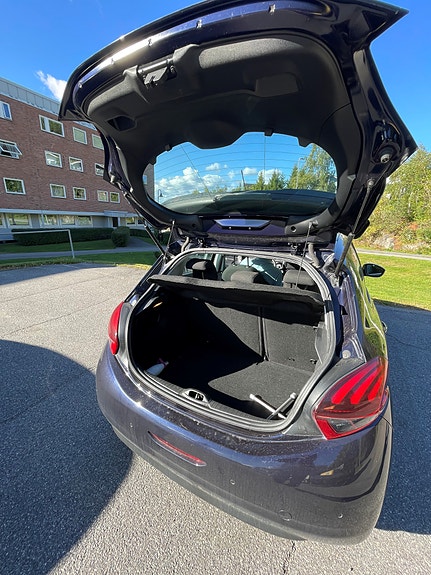 Peugeot 208 8 of 8