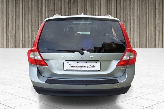 Volvo V70 4 of 30