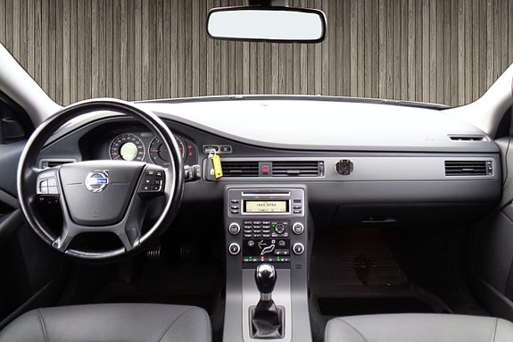 Volvo V70 16 of 30