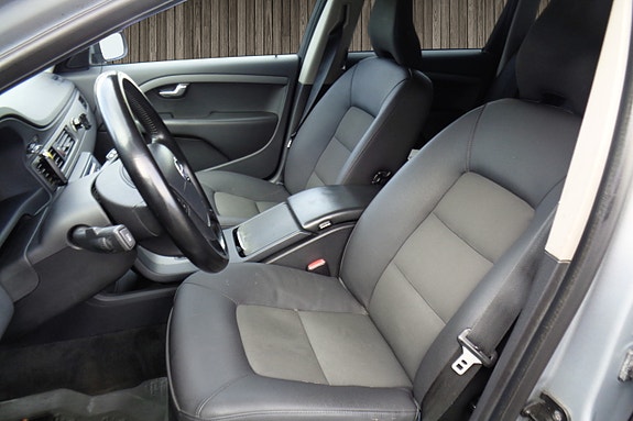 Volvo V70 11 of 30