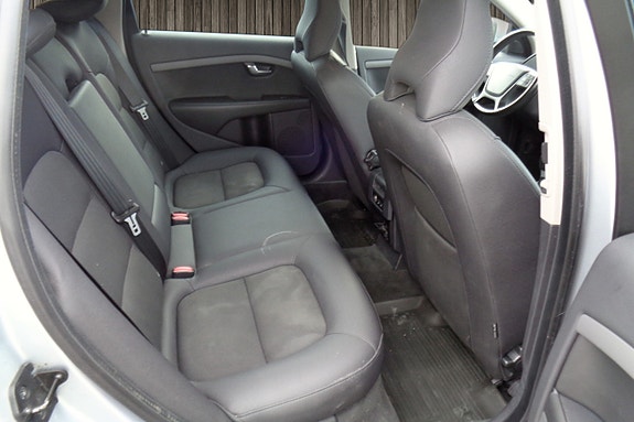 Volvo V70 14 of 30