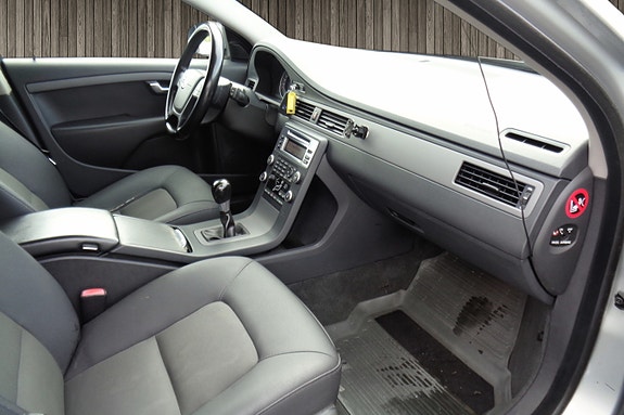 Volvo V70 12 of 30