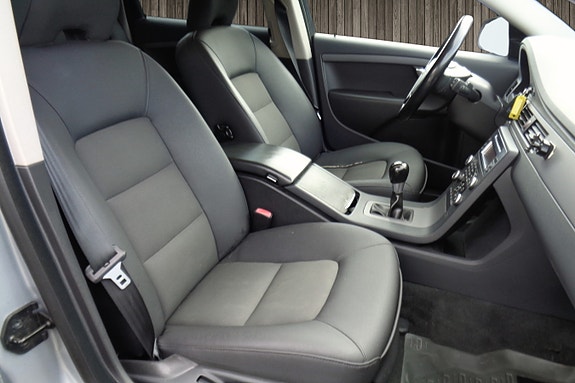 Volvo V70 13 of 30