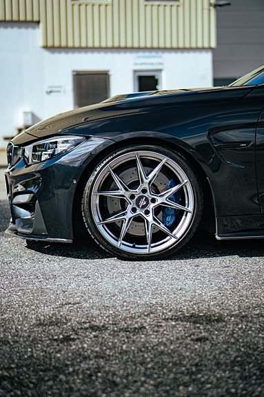 BMW M4 6 of 27