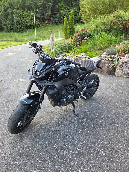 Yamaha MT-09 11 of 16