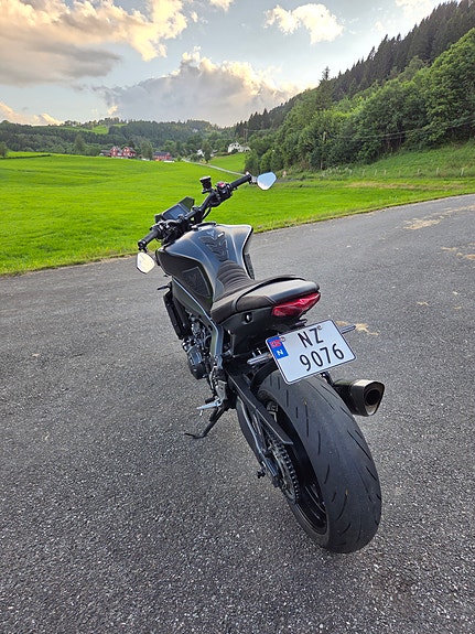 Yamaha MT-09 7 of 16