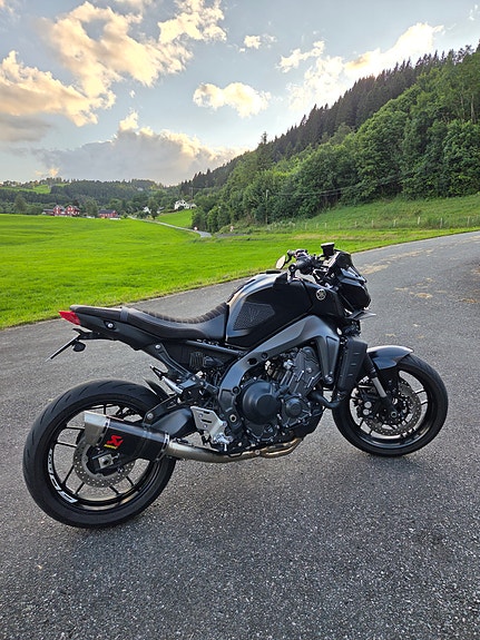 Yamaha MT-09 4 of 16