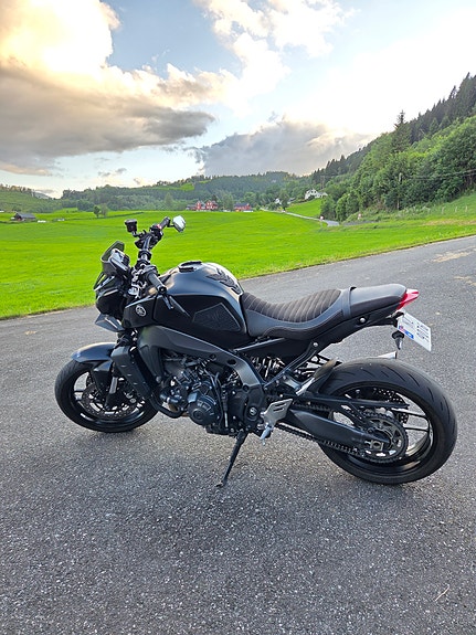 Yamaha MT-09 10 of 16