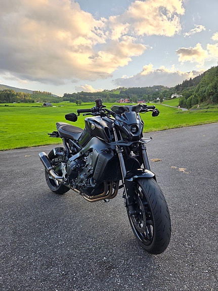 Yamaha MT-09 2 of 16