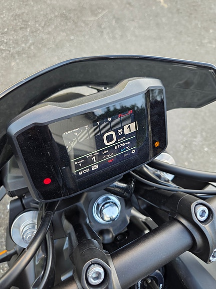 Yamaha MT-09 13 of 16