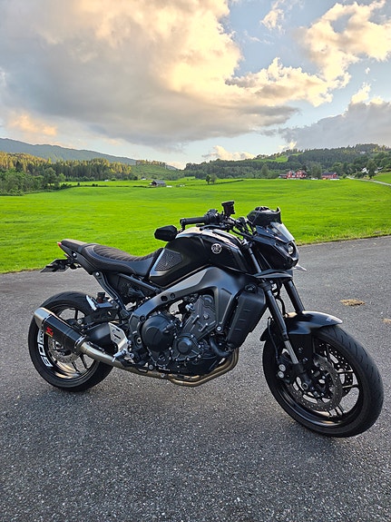 Yamaha MT-09 3 of 16