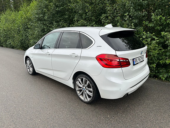 BMW 225xe 4 of 30