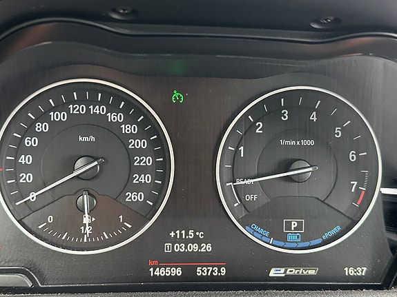 BMW 225xe 29 of 30