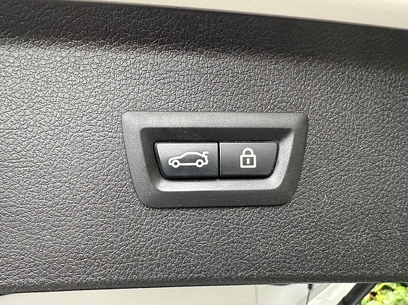 BMW 225xe 22 of 30
