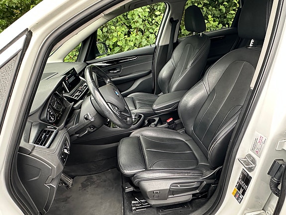 BMW 225xe 12 of 30