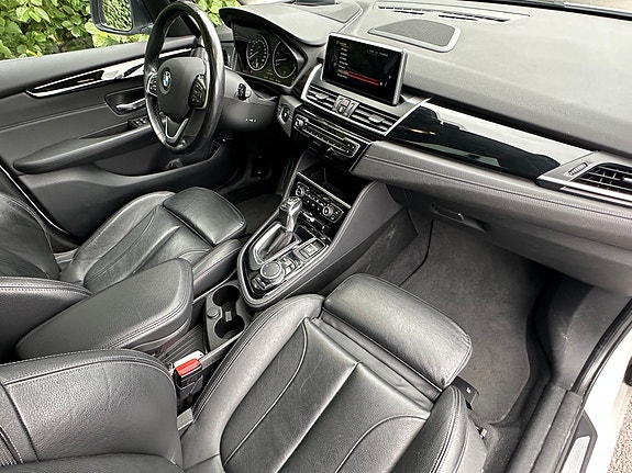 BMW 225xe 27 of 30