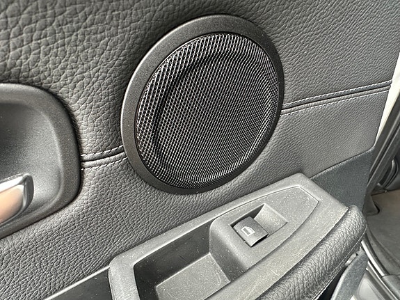 BMW 225xe 16 of 30