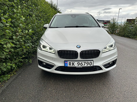 BMW 225xe 3 of 30