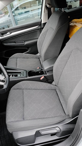 Volkswagen Golf VIII 19 of 28