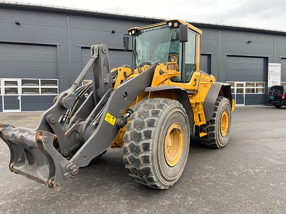 Volvo L120F 4 of 12