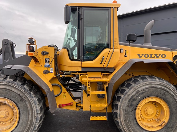 Volvo L120F 3 of 12