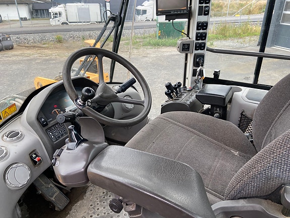 Volvo L120F 11 of 12