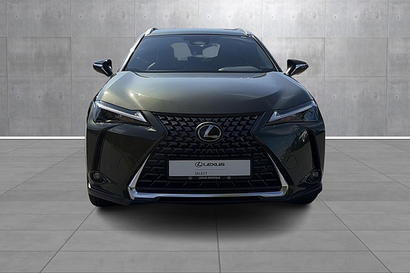 Lexus UX300e 2 of 22