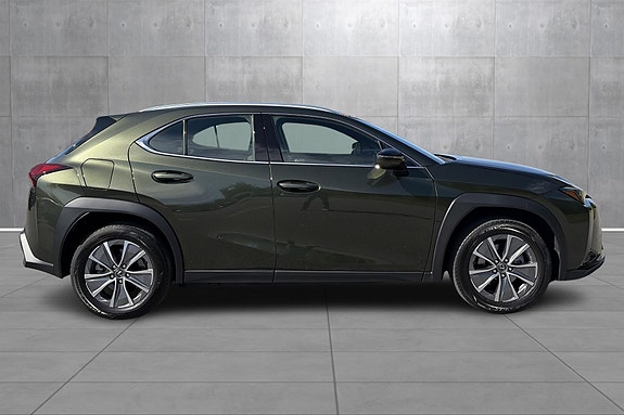 Lexus UX300e 4 of 22