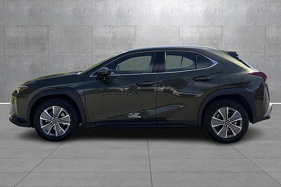 Lexus UX300e 8 of 22