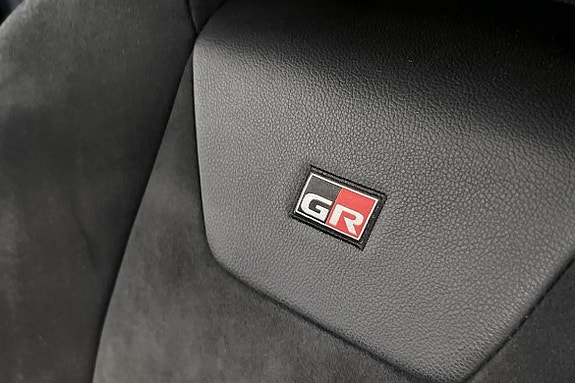 Toyota C-HR 25 of 26
