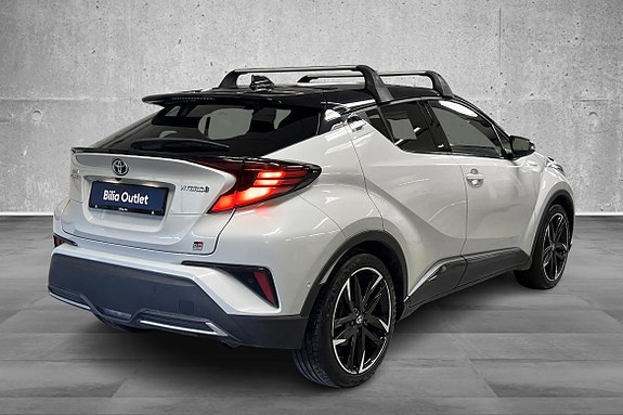 Toyota C-HR 3 of 26