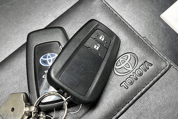 Toyota C-HR 14 of 26