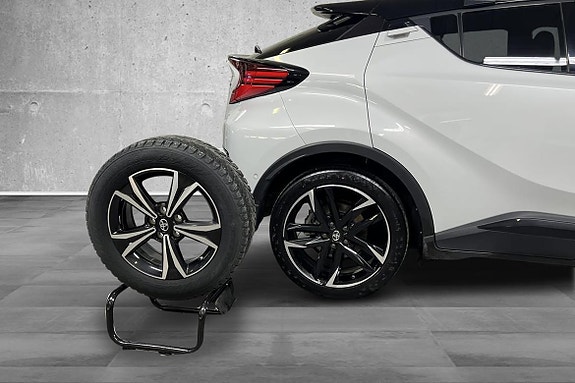 Toyota C-HR 15 of 26