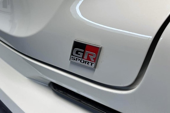 Toyota C-HR 18 of 26