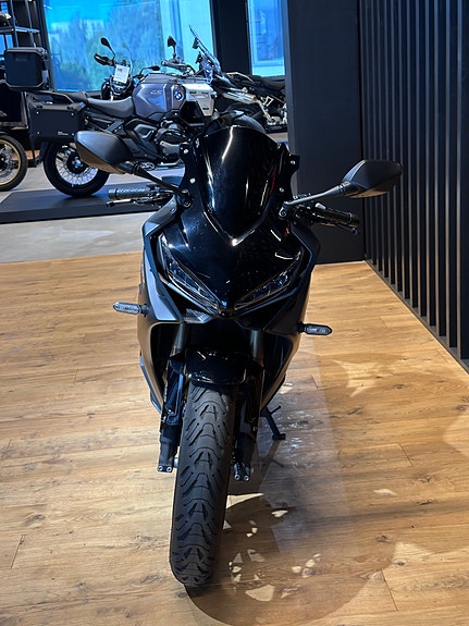 Honda CBR650R 5 of 7