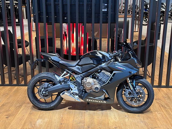 Honda CBR650R 2 of 7