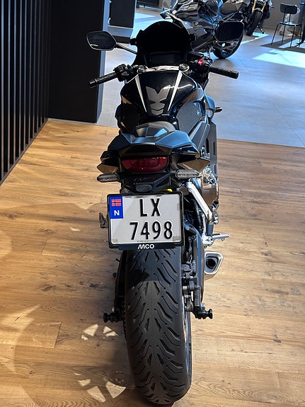 Honda CBR650R 6 of 7