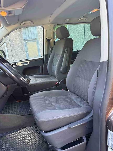 Volkswagen Multivan 7 of 30