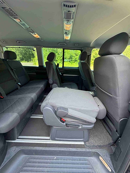 Volkswagen Multivan 13 of 30