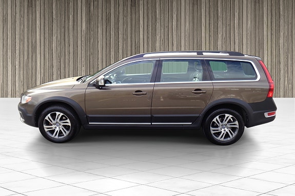 Volvo XC70 2 of 30