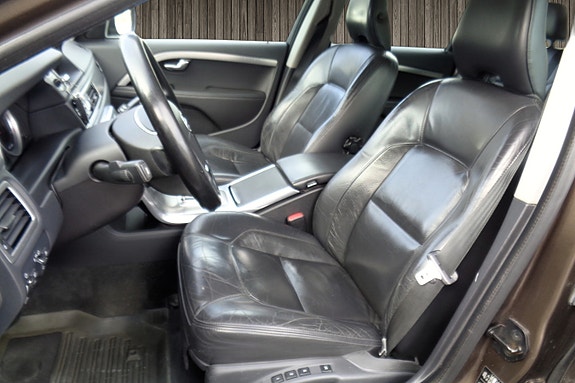 Volvo XC70 13 of 30
