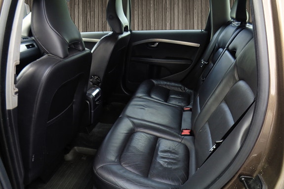 Volvo XC70 17 of 30