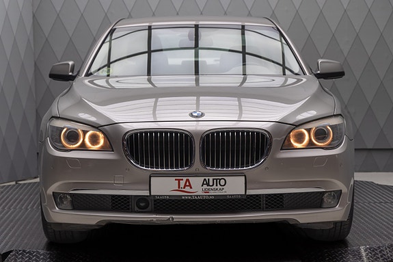 BMW 730d 4 of 25