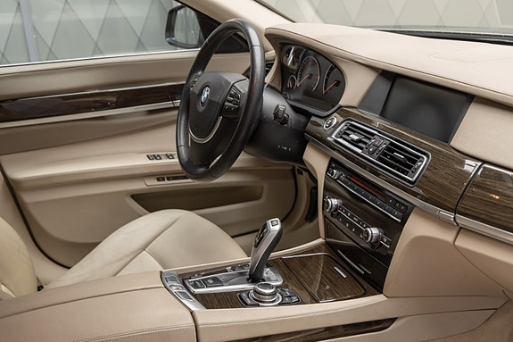 BMW 730d 24 of 25