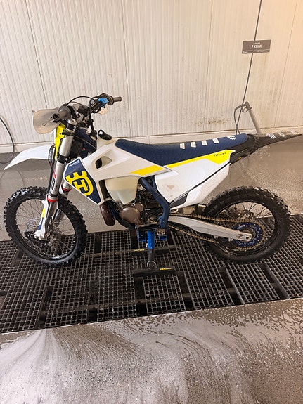 Husqvarna TE 300i 3 of 7