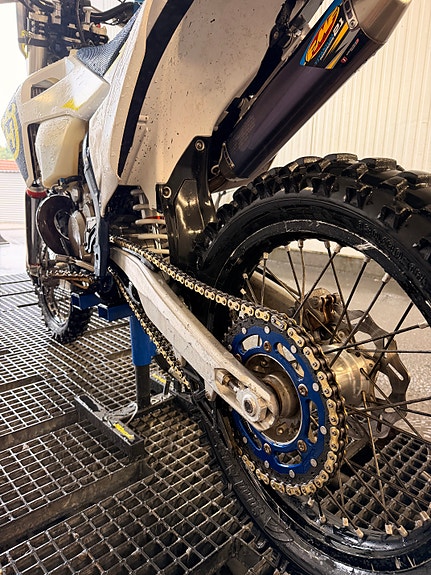 Husqvarna TE 300i 4 of 7