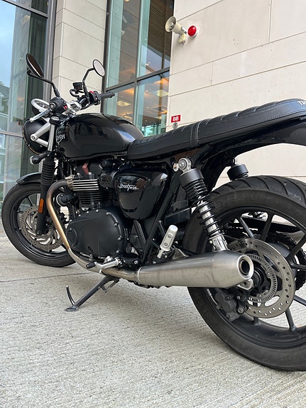 Triumph Street Twin 9 of 15