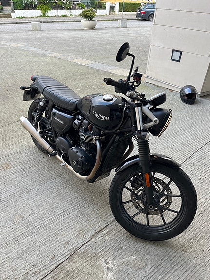 Triumph Street Twin 4 of 15