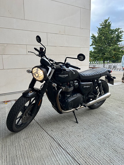 Triumph Street Twin 2 of 15